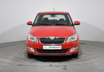 Подержанный автомобиль Skoda Fabia Hatchback 2012 года (2 фото)