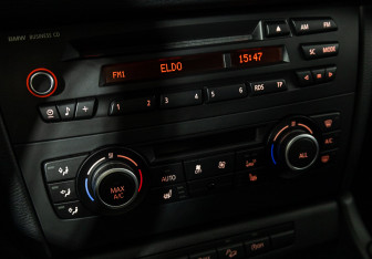 Подержанный автомобиль BMW X1 2013 года (16 фото)