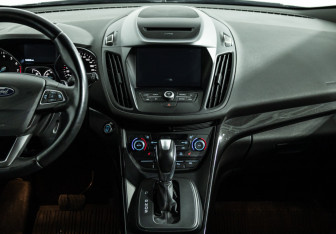 Подержанный автомобиль Ford Kuga 2017 года (14 фото)
