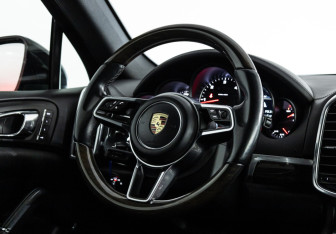 Подержанный автомобиль Porsche Cayenne 2015 года (24 фото)