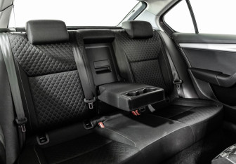 Подержанный автомобиль Skoda Octavia Liftback 2016 года (16 фото)