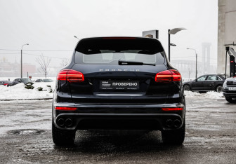 Подержанный автомобиль Porsche Cayenne 2014 года (8 фото)