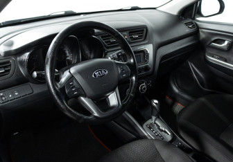 Подержанный автомобиль Kia Rio Sedan 2014 года (11 фото)