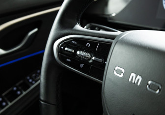 Подержанный автомобиль Omoda C5 2023 года (21 фото)