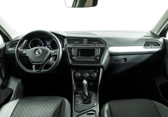 Подержанный автомобиль Volkswagen Tiguan 2017 года (13 фото)
