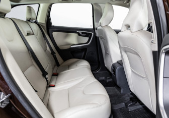 Подержанный автомобиль Volvo XC60 2015 года (20 фото)