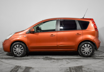Подержанный автомобиль Nissan Note 2007 года (8 фото)