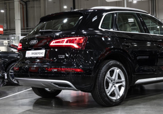 Подержанный автомобиль Audi Q5 2017 года (9 фото)
