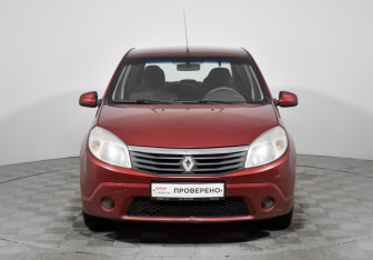 Подержанный автомобиль Renault Sandero 2010 года (2 фото)