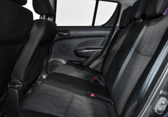 Подержанный автомобиль Suzuki Swift Hatchback 2011 года (12 фото)
