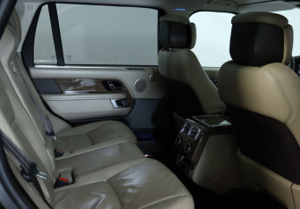 Подержанный автомобиль Land Rover Range Rover 2019 года (21 фото)