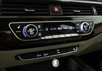 Подержанный автомобиль Audi A4 Sedan 2016 года (20 фото)