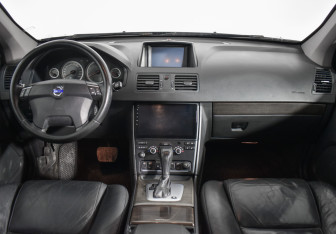Подержанный автомобиль Volvo XC90 2010 года (13 фото)