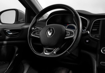 Подержанный автомобиль Renault Megane Wagon 2016 года (15 фото)