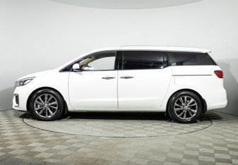 Подержанный автомобиль Kia Carnival 2019 года (8 фото)