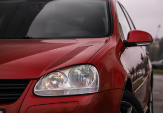 Подержанный автомобиль Volkswagen Golf Hatchback 2008 года (2 фото)