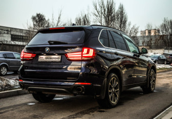 Подержанный автомобиль BMW X5 2015 года (5 фото)