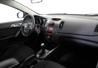 Подержанный автомобиль Kia Cerato Sedan 2009 года (21 фото)