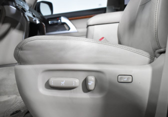 Подержанный автомобиль Toyota Land Cruiser Suv 2012 года (11 фото)