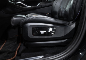 Подержанный автомобиль BMW X6 2023 года (32 фото)