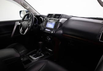 Подержанный автомобиль Toyota Land Cruiser Prado 2013 года (11 фото)
