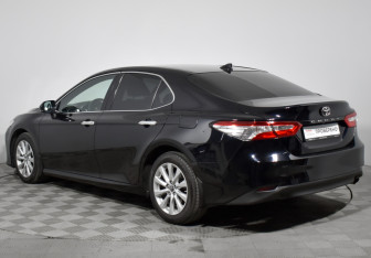 Подержанный автомобиль Toyota Camry Sedan 2019 года (7 фото)