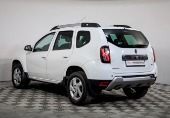 Подержанный автомобиль Renault Duster 2015 года (7 фото)