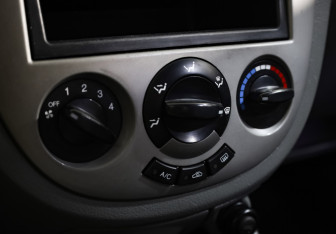 Подержанный автомобиль Chevrolet Lacetti Wagon 2007 года (17 фото)