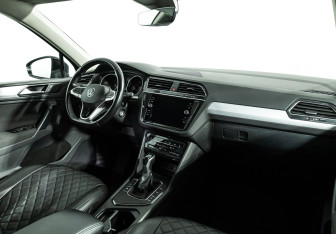Подержанный автомобиль Volkswagen Tiguan 2021 года (9 фото)