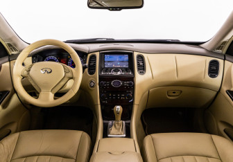 Подержанный автомобиль Infiniti EX 2008 года (10 фото)