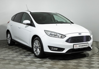 Подержанный автомобиль Ford Focus Hatchback 2015 года (3 фото)