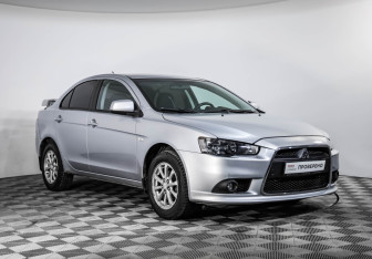 Подержанный автомобиль Mitsubishi Lancer Sedan 2012 года (3 фото)