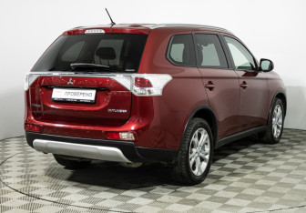 Подержанный автомобиль Mitsubishi Outlander 2014 года (5 фото)