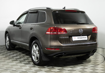 Подержанный автомобиль Volkswagen Touareg 2012 года (7 фото)