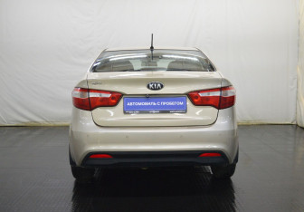 Подержанный автомобиль Kia Rio Sedan 2014 года (6 фото)