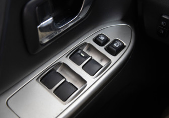 Подержанный автомобиль Mitsubishi Pajero 2013 года (18 фото)