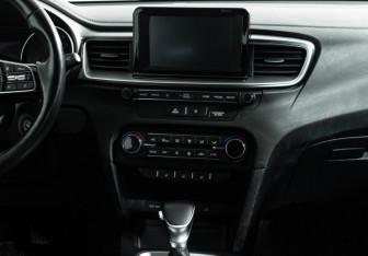 Подержанный автомобиль Kia Ceed Wagon 2019 года (14 фото)