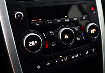 Подержанный автомобиль Land Rover Discovery Sport 2018 года (20 фото)