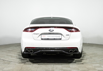 Подержанный автомобиль Kia Stinger 2018 года (6 фото)