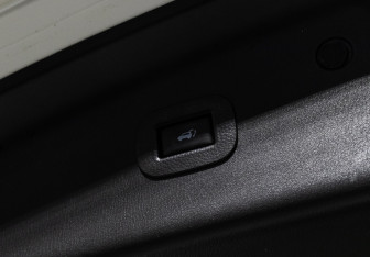 Подержанный автомобиль Infiniti QX80 2018 года (28 фото)