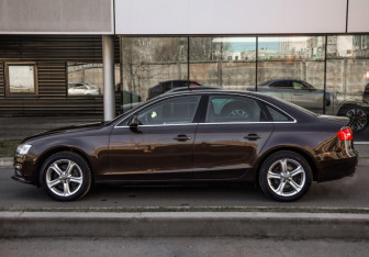 Подержанный автомобиль Audi A4 Sedan 2013 года (9 фото)