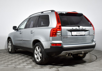 Подержанный автомобиль Volvo XC90 2009 года (7 фото)