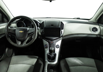 Подержанный автомобиль Chevrolet Cruze Sedan 2014 года (13 фото)