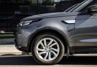 Подержанный автомобиль Land Rover Discovery 2019 года (10 фото)