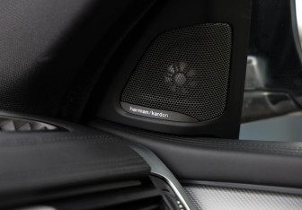 Подержанный автомобиль BMW X6 2018 года (23 фото)