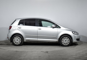 Подержанный автомобиль Volkswagen Golf Plus 2012 года (4 фото)