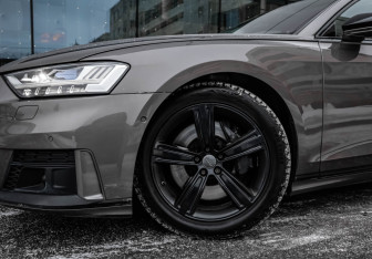 Подержанный автомобиль Audi A8 2019 года (3 фото)