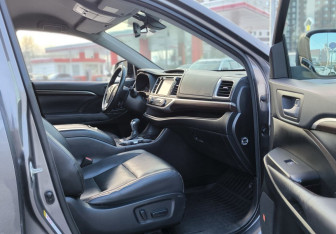 Подержанный автомобиль Toyota Highlander 2014 года (19 фото)