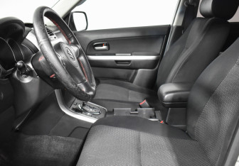 Подержанный автомобиль Suzuki Grand Vitara 2008 года (10 фото)