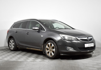 Подержанный автомобиль Opel Astra Wagon 2011 года (3 фото)